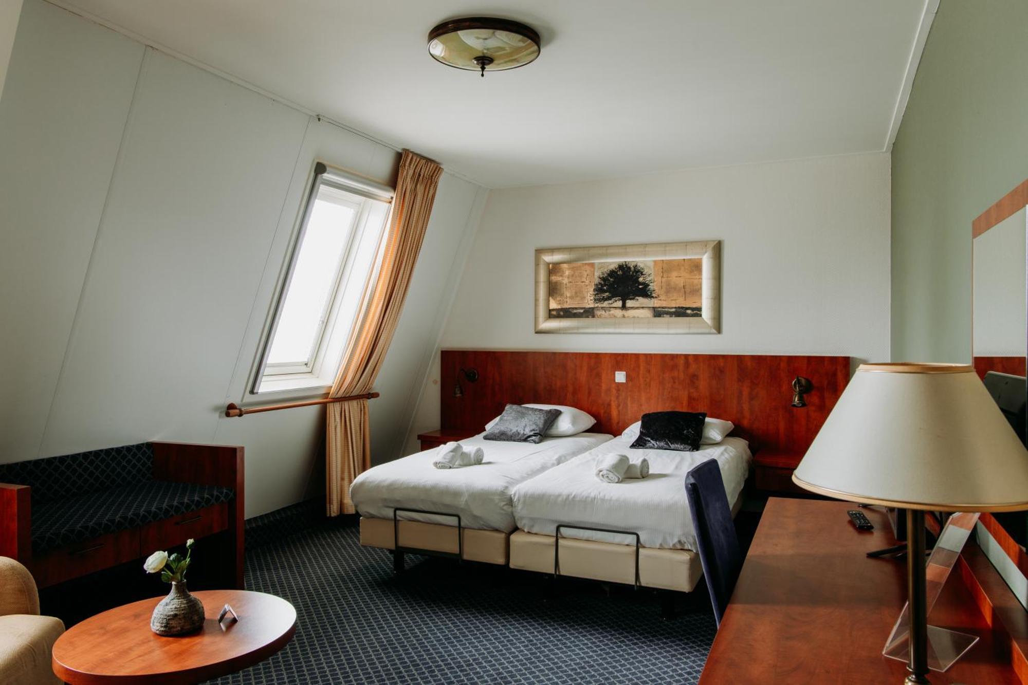 De Stobbe Hotel & Suites Ruinen Exterior photo